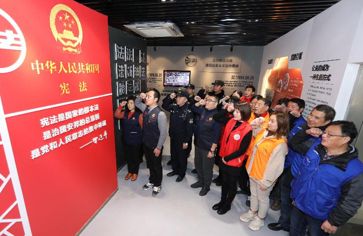 △2020年12月1日,江苏省苏州市姑苏区双塔街道举行宪法宣誓活动。