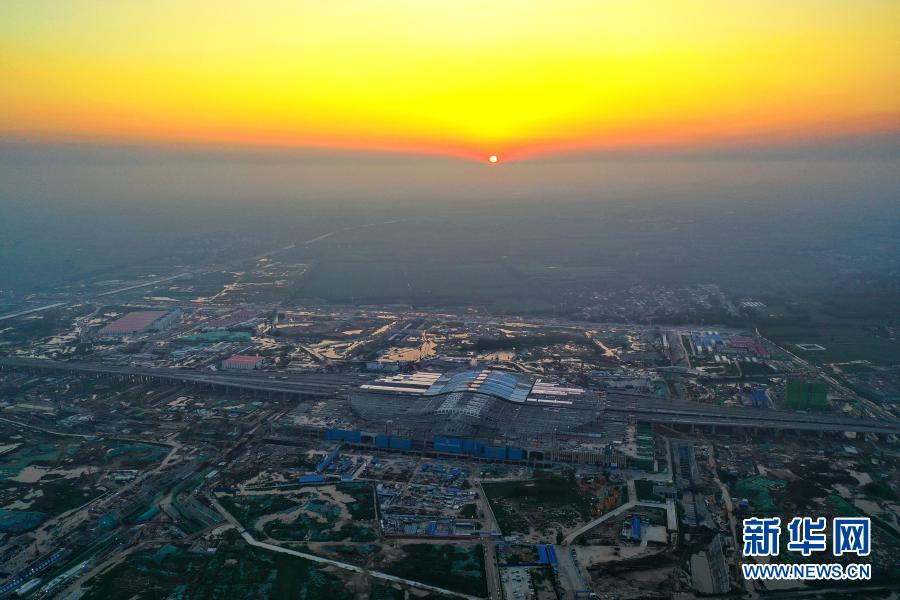 这是8月13日拍摄的京雄城际铁路雄安站施工现场(无人机照片)。新华社记者 牟宇 摄