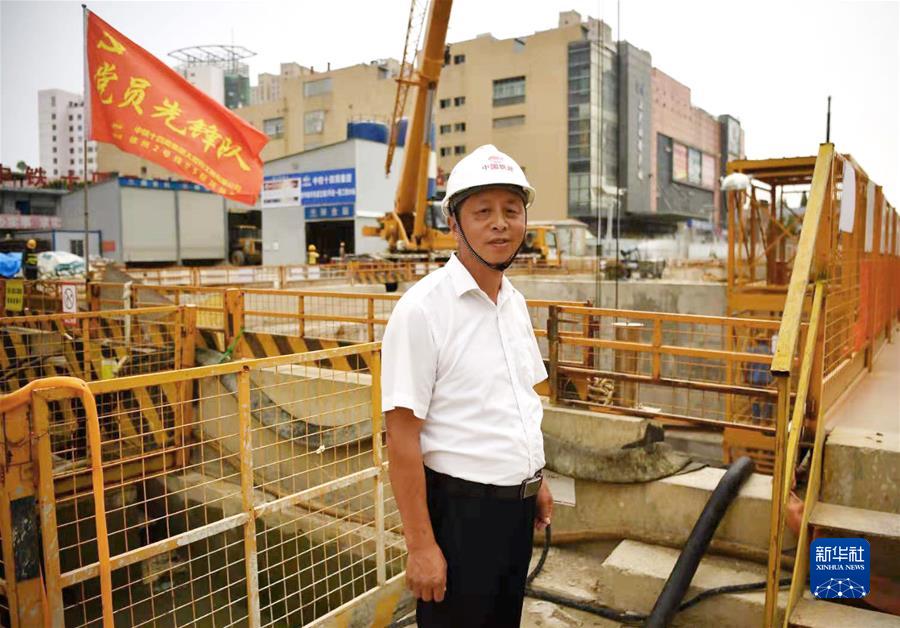 范勇在徐州地铁工地(2019年7月23日摄)。新华社发